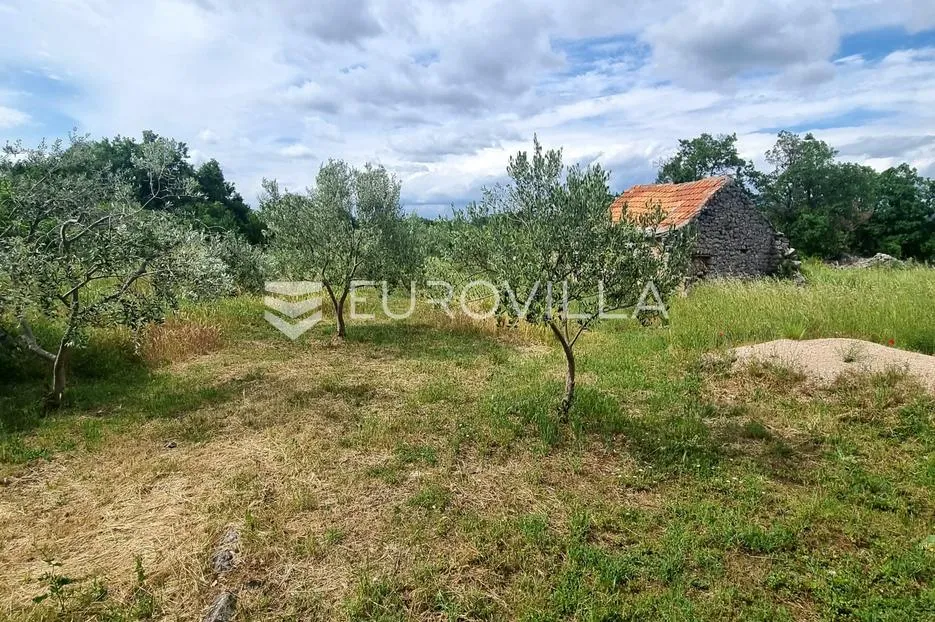 Nacionalni park Krka, građevinsko zemljište idealno za investiciju (10 000 m2) - Drniš