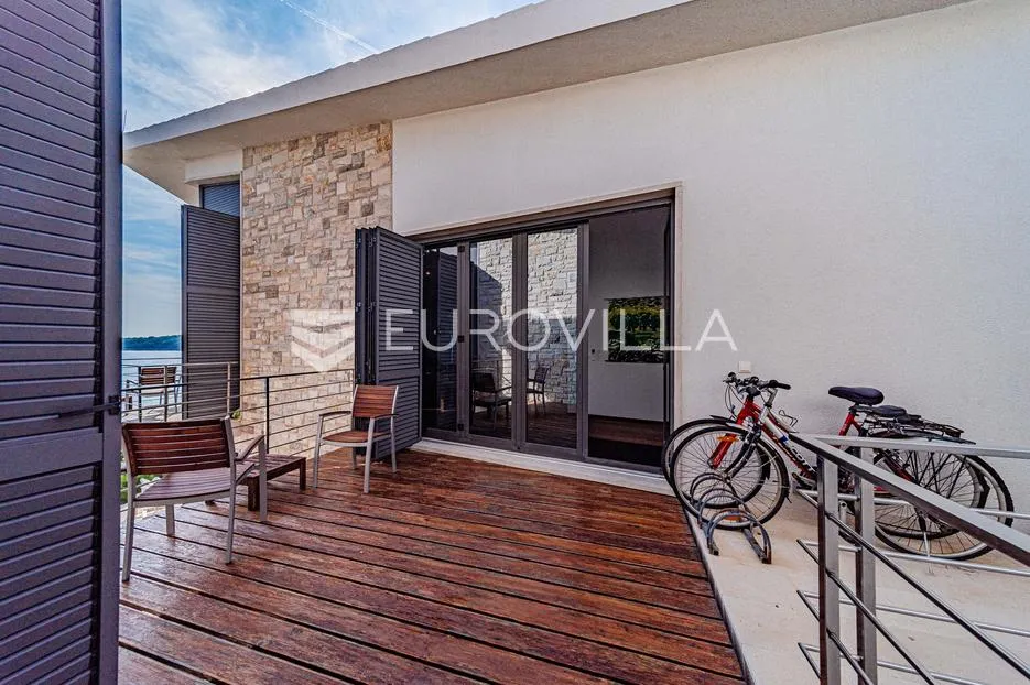 otok korčula, vela luka, villa prvi red uz more - slika 60