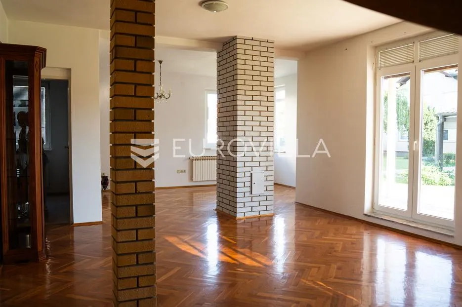županja, prostrana obiteljska kuća površine 180 m² na parceli od 788 m² u mirnoj ulici - slika 3