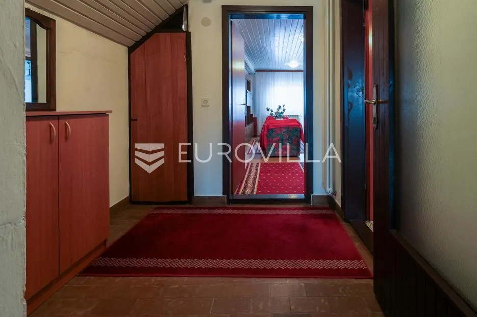 slavonski brod, mikrorajon, katnica s dva odvojena stana, dvorištem i pomoćnim objektima - slika 9