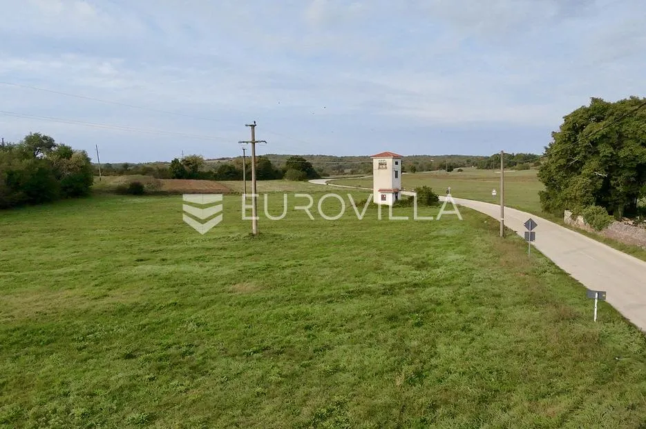 istra, grožnjan, građevinsko zemljište od 7136 m2 - slika 5