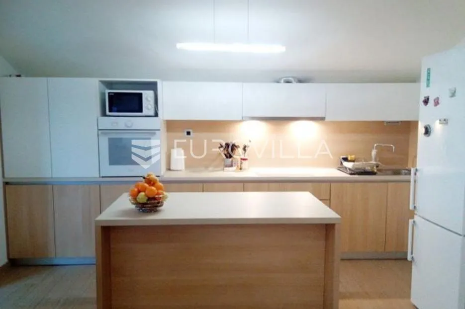 Viškovo, Gornji Sroki, četverosoban stan površine 94,75 m² s prostranom okućnicom - Sroki, Viškovo