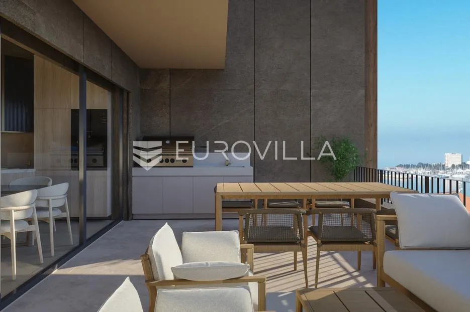 Istra, Umag, Green Tower Residence, trosoban apartman s terasom na 1. katu