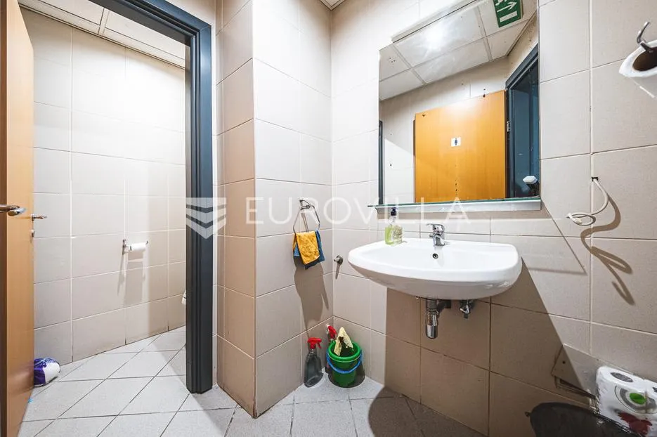 zagreb, borongaj, prostrani uredski prostor za zakup 734 m² s parkingom - slika 8