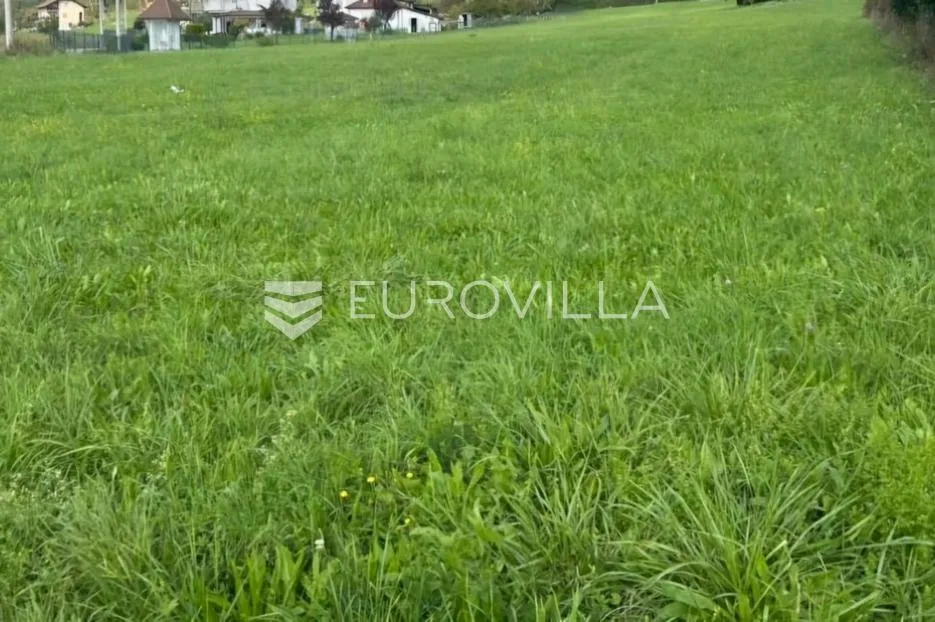Jastrebarsko, Sveta Jana, građevinsko zemljište 2806 m², mogućnost gradnje više objekata