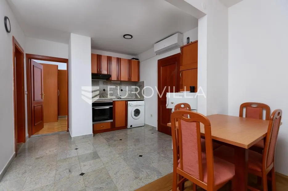 krk, uređen trosoban apartman, velika terasa s otvorenim pogledom - slika 8