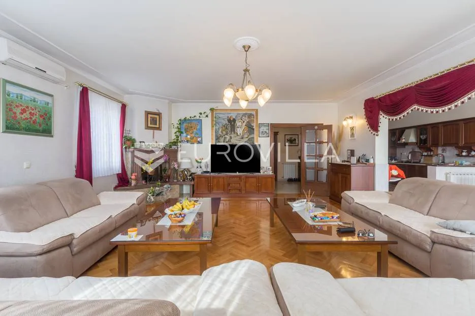 istra, rovinj, apartmanska kuća, 13 stanova, uhodani biznis, odlična prilika - slika 2