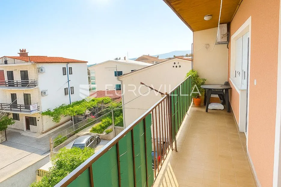 kaštel stari, trosoban stan površine 81.88 m² i poslovni prostor površine 32.65 m² - slika 9