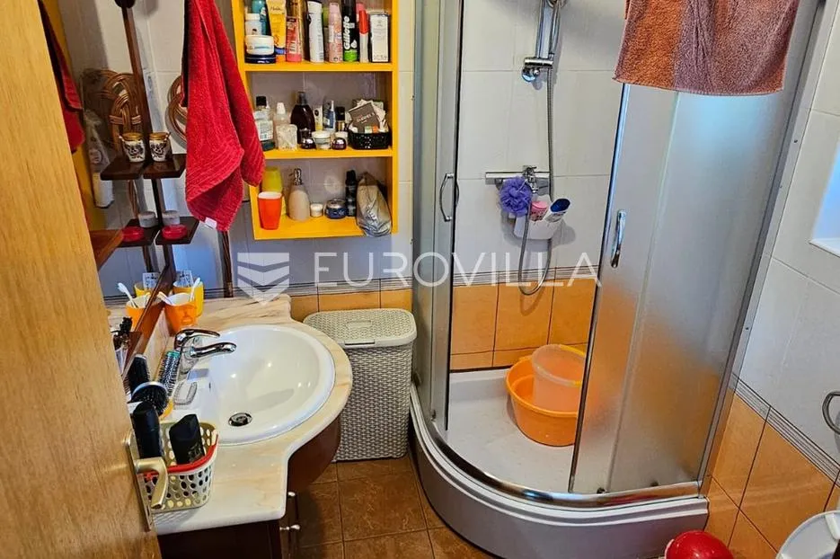 generalski stol, vikendica 133 m² s dvorištem od 300 m² - slika 13
