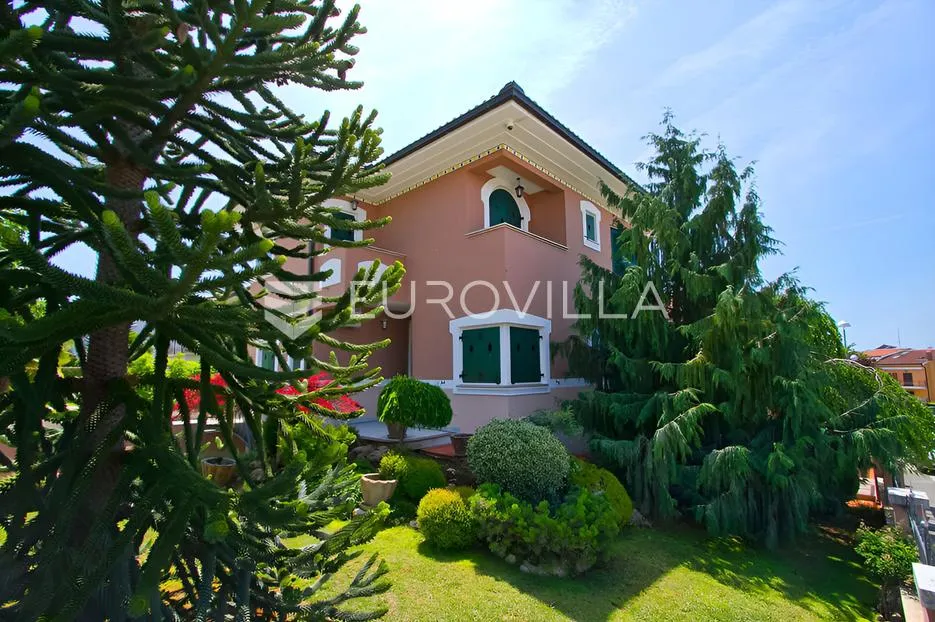 poreč, ekskluzivna vila s 430 m2, atraktivna lokacija - slika 20