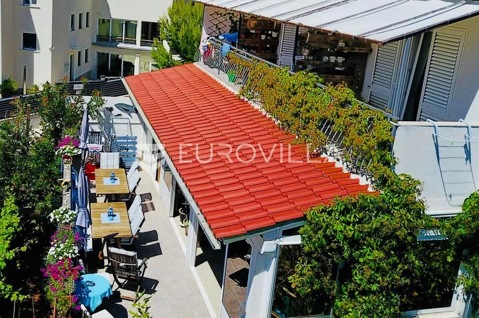 hvar, kuća na tri etaže s dodatnim građevinskim zemljištem - slika 2