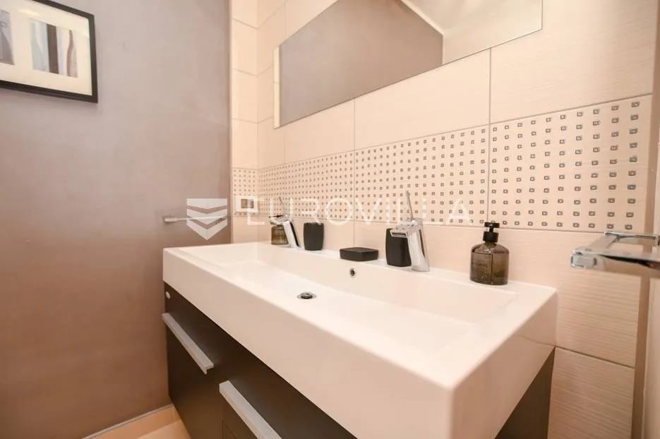 istra, umag, prekrasna kuća s bazenom prvi red do mora 430 m² - slika 30