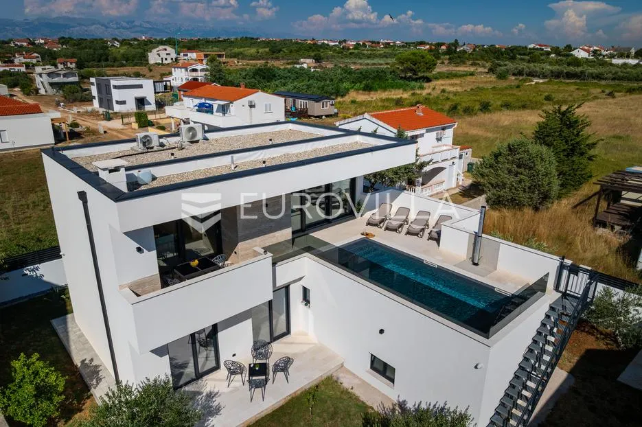 Zadar, Vrsi, predivna samostojeća novoizgrađena vila/kuća s bazenom