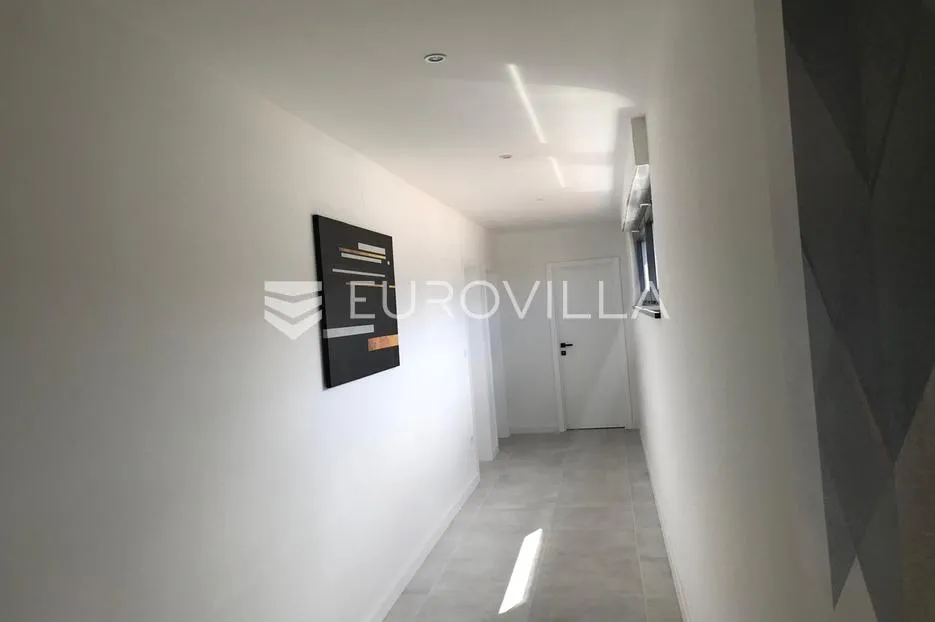 krk, luksuzna vila od 260m2 na parceli od 885m2 - slika 14
