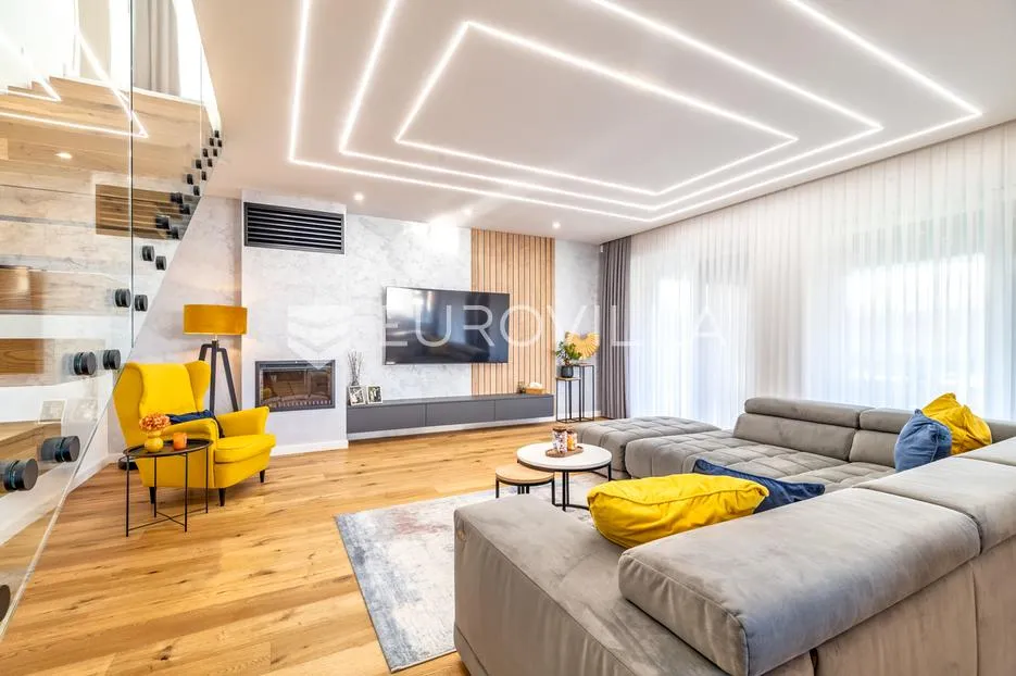 Zaprešić, Kalamiri, moderna novoizgrađena kuća na odličnoj lokaciji, 330 m2