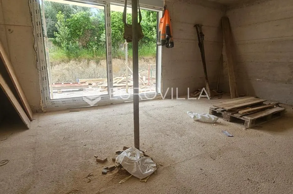 trogir, seget donji stan 66,7 m² uz vrt, novogradnja s garažom i liftom - slika 4
