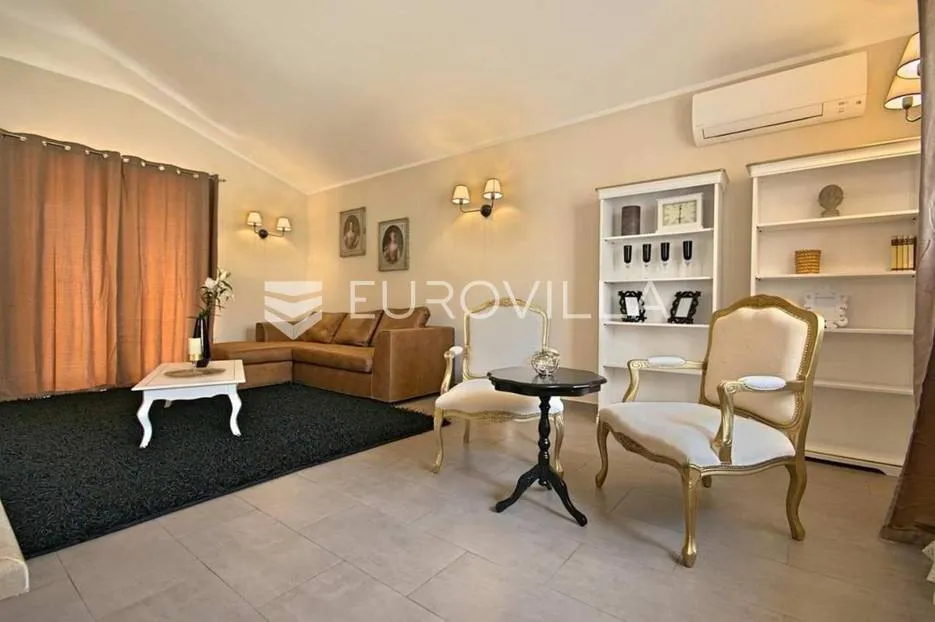 poreč, fuškulin, prekrasna vila okružena zelenilom - slika 33