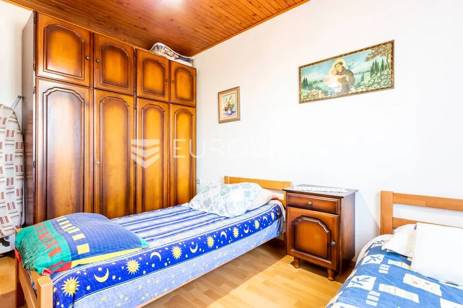 brač, kuća s dvorištem na lijepoj lokaciji - slika 18