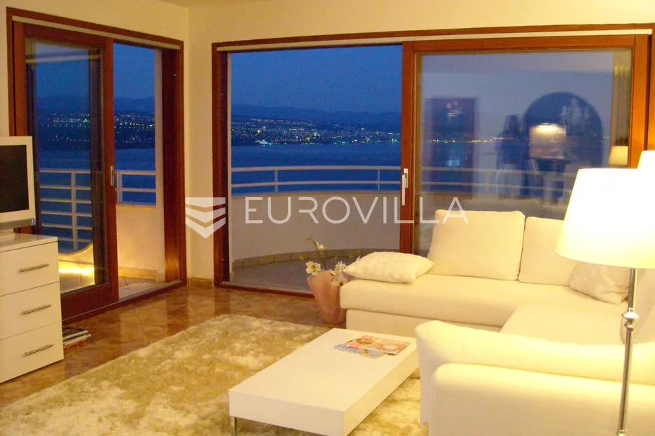 Opatija, četverosobni dvoetažni penthouse s panoramskim pogledom na more