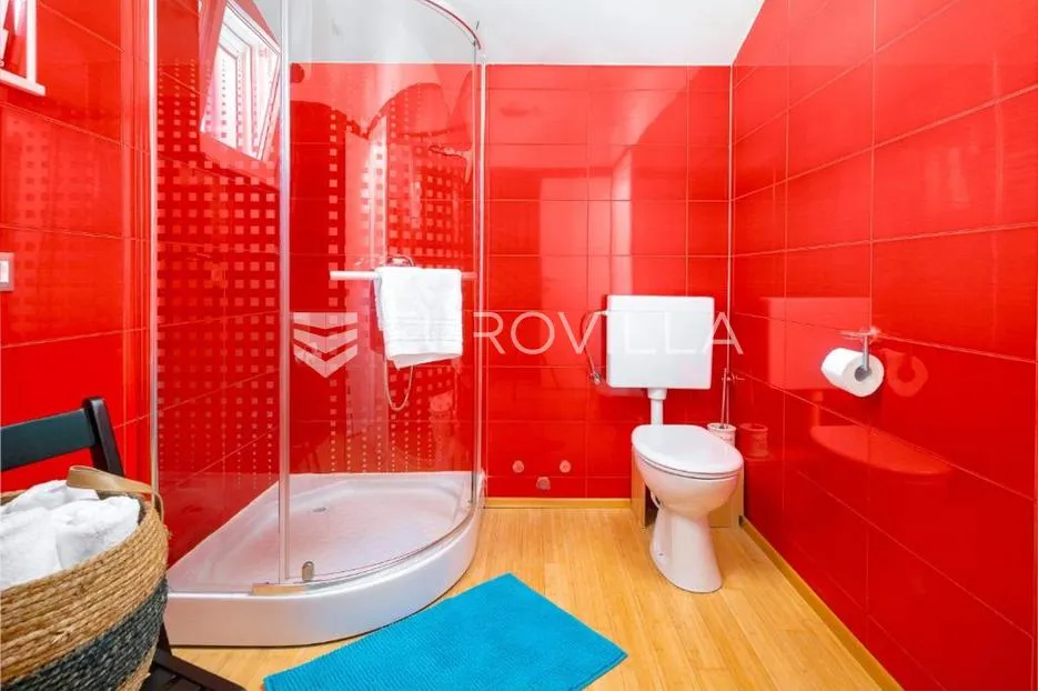 brač, splitska, kuća ukupne površine 170 m² - slika 13
