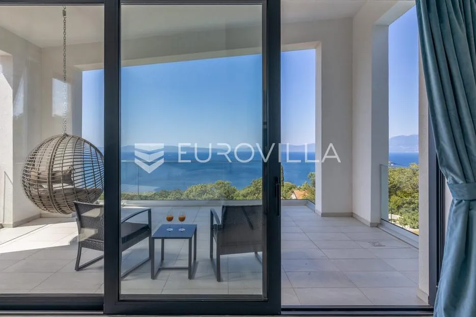 kostrena, luksuzna villa s panoramskim pogledom i bazenom - slika 17