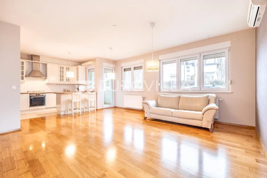 Zagreb, Gornji Bukovac, peterosoban stan s vrtom i saunom 173 m²