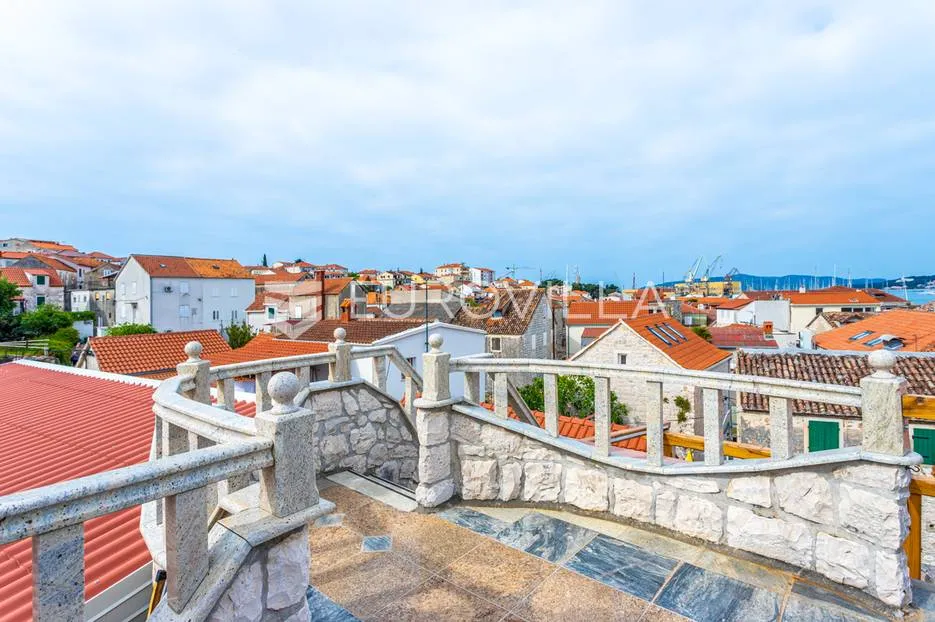trogir, autohtona kamena kuća s pogledom na more - slika 34