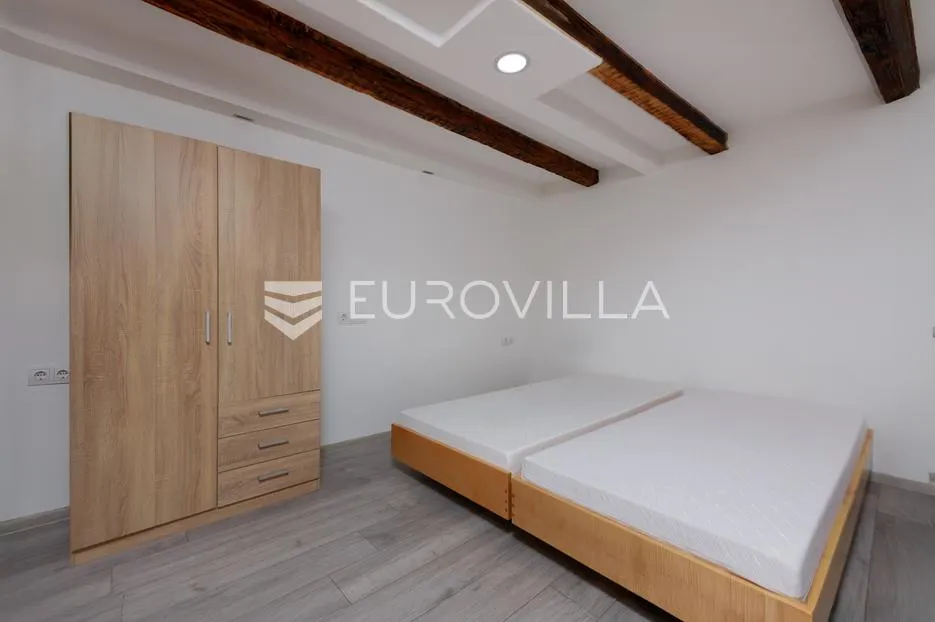 krk, milohnići, dvojna kamena kuća sa dvoetažnim trosobnim stanom 80 m² - slika 5