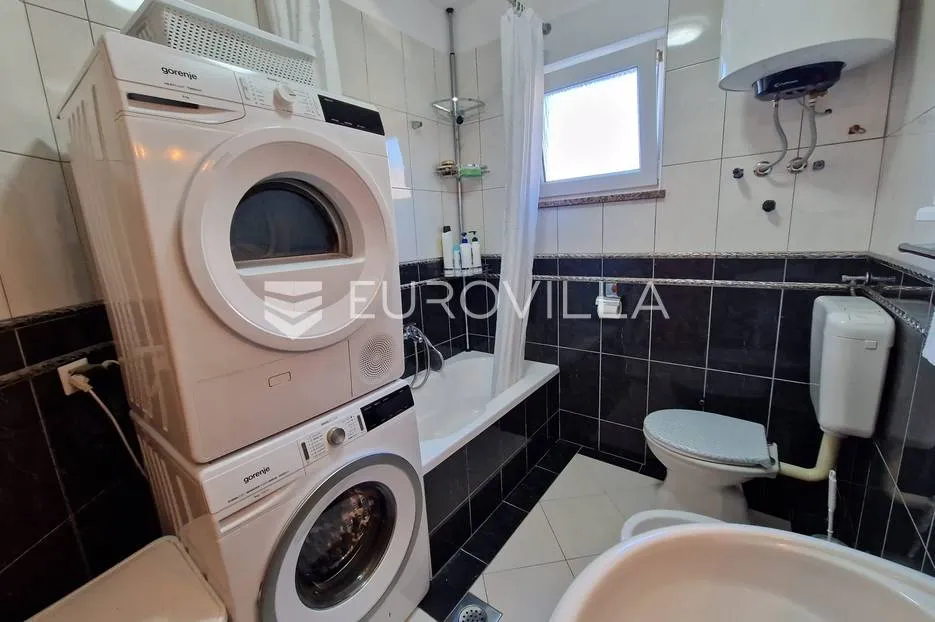 istra, pula - veli vrh, dvije samostojeće prizemnice sa bazenom nkp 50 m2 i 90 m2 - slika 42