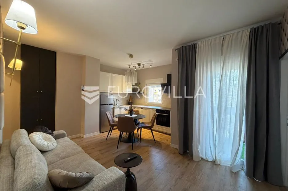 đakovo, centar, lijepo renoviran trosoban stan - slika 4