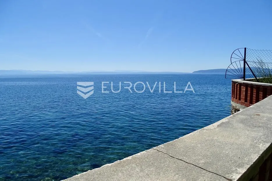 lovran, ekskluzivan stan u povijesnoj vili, 120,26 m², prvi red do mora - slika 12