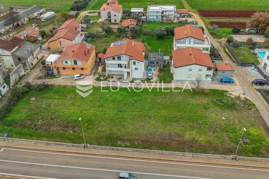 istra, novigrad, građevinsko zemljište 1.858 m2 stambene namjene - slika 2