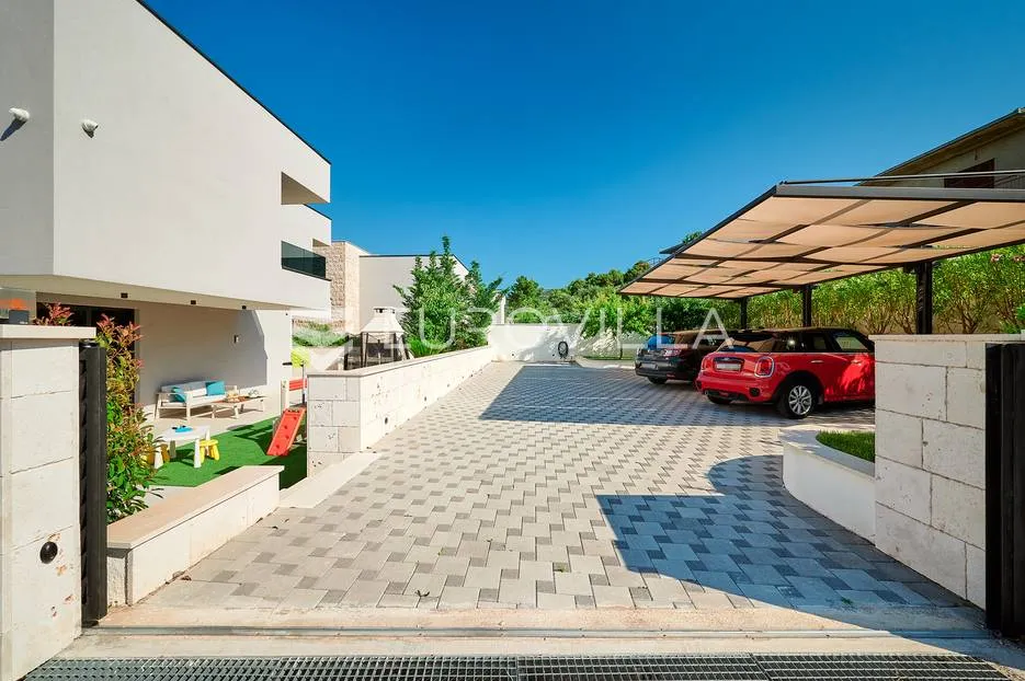 trogir - marina, luksuzna vila s vanjskim, grijanim bazenom - slika 25