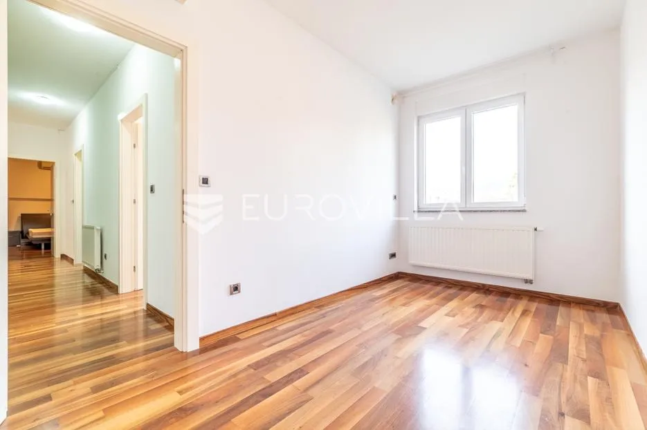zagreb, šestine, odličan četverosoban stan nkp 160 m2 s 2 garaže - slika 9