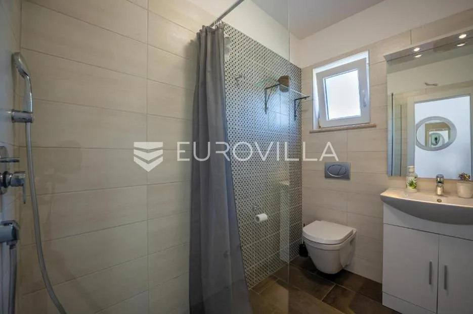 istra, duga uvala, vila s bazenom i pogledom na more - slika 25