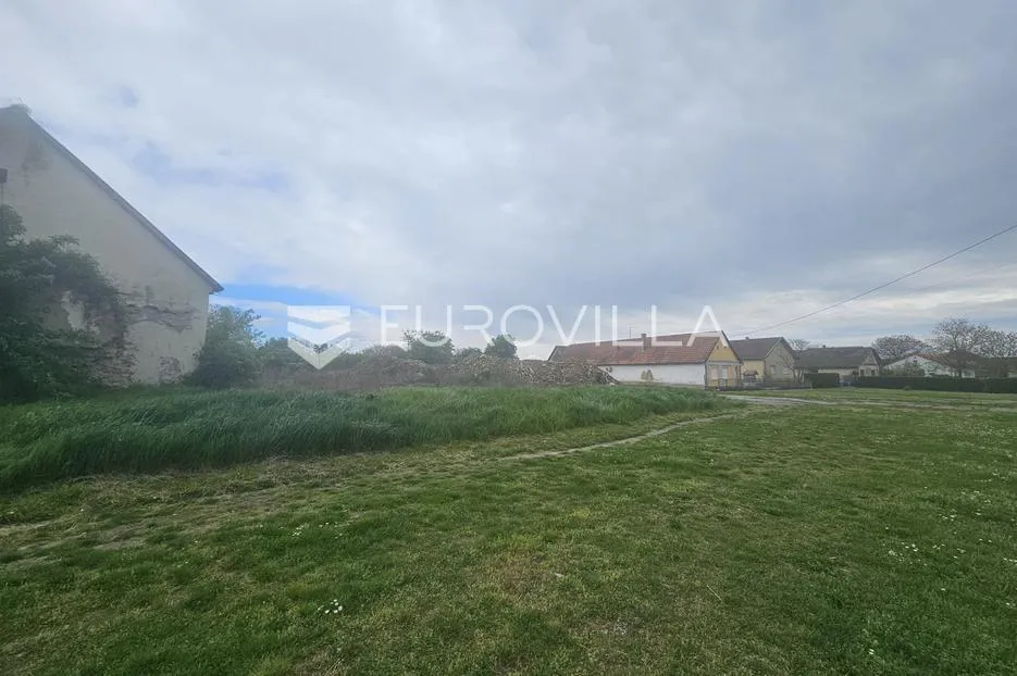 baranja, čeminac kozarac zemljište 10.224 m² s 9 starijih građevina - slika 2