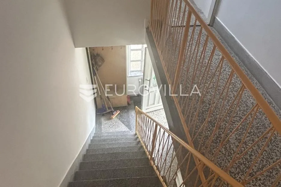 zagreb, mlinovi, odlična obiteljska kuća 300 m2 na parceli od 518 m2, otvoreni panoramski pogled - slika 9
