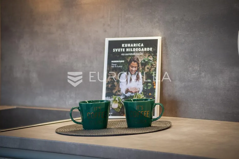 istra, okolica rovinja, predivan namješten dvosoban stan 85 m² 800m od mora - slika 11
