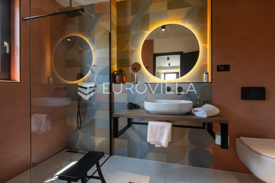 istra, okolica labina, prekrasna villa očaravajućeg pogleda na kvarner na izoliranoj lokaciji - slika 35