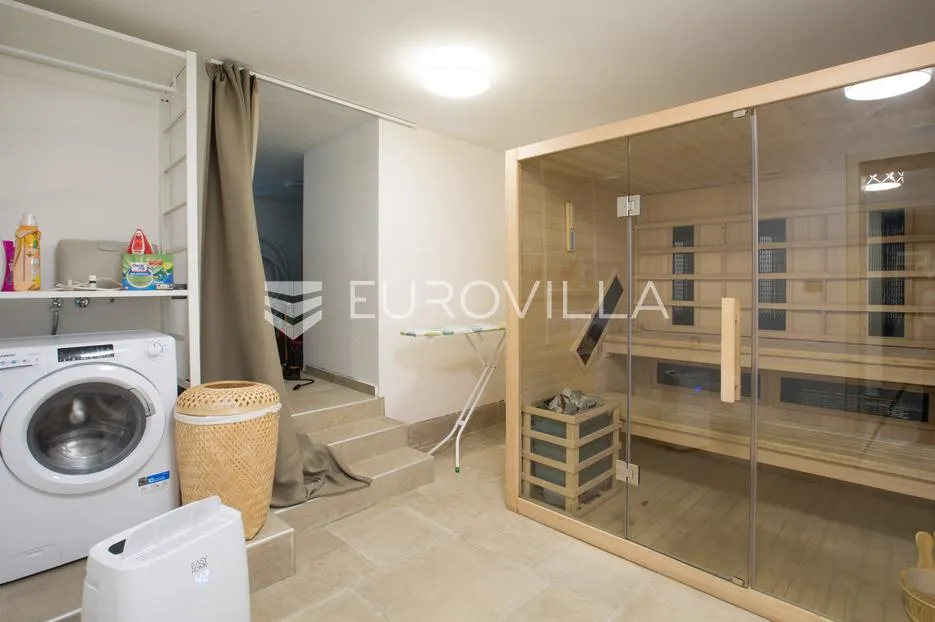 istra, pula, potpuno renovirana austrougarska villa u srcu pule - slika 40
