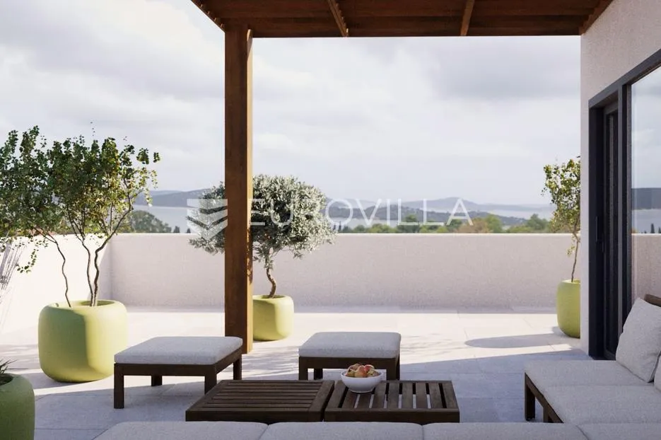 vodice, luksuzan stan na tri etaže s bazenom i krovnom terasom s panoramskim pogledom na more - slika 6