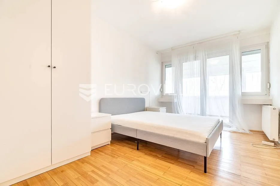 zagreb, medveščak, radićevo šetalište prekrasan trosoban stan 90 m² - slika 2
