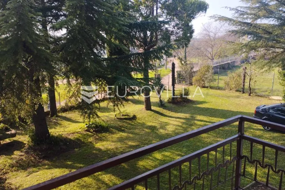istra, poreč, kuća s dva stana, okućnicom i građevinskim terenom od 1687 m², prilika - slika 12