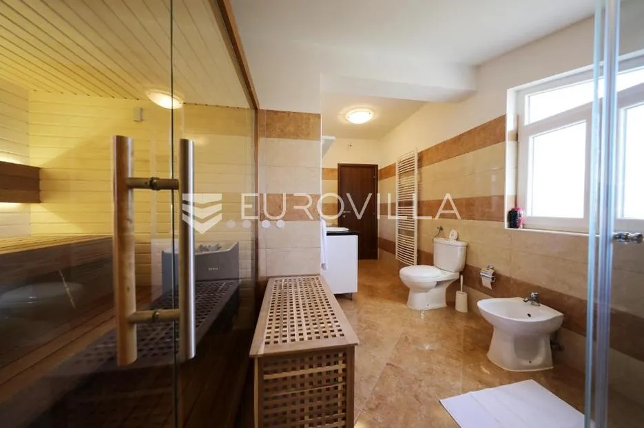 zadar, privlaka, prekrasna villa s velikim potencijalom - slika 10