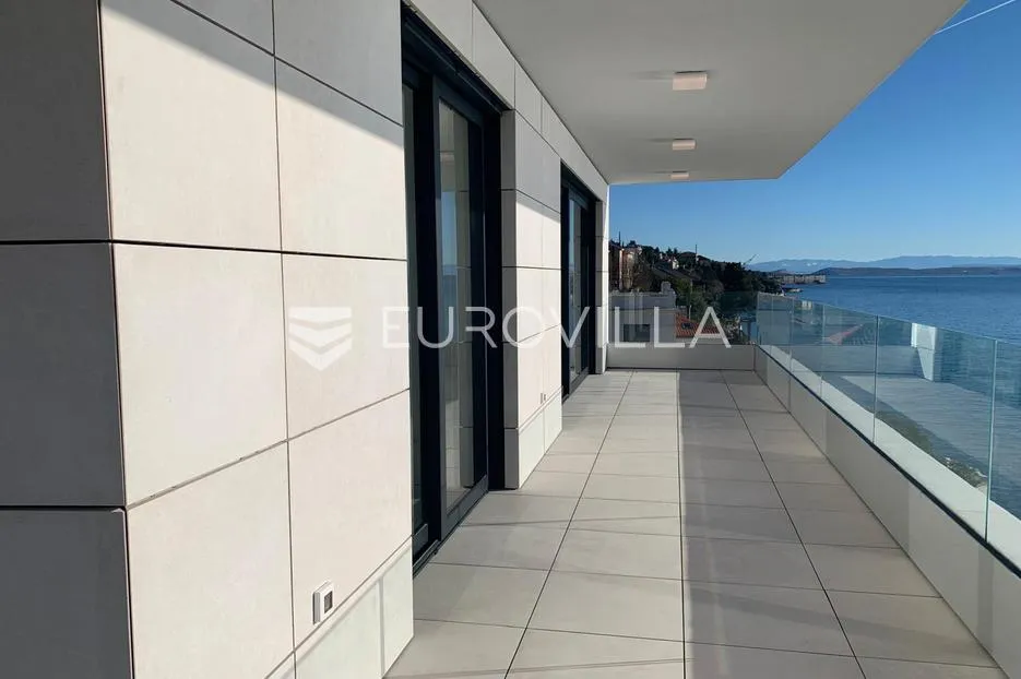 rijeka, pećine, novogradnja, luksuzan trosoban stan 105,96 m² prvi red do mora - slika 1