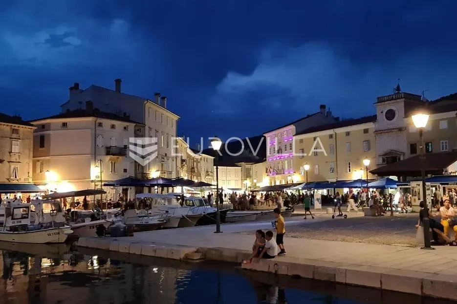 cres, kuća s restoranom, apartmanima i privatnim parkingom, 200 m od mora, jedinstvena prilika - slika 17