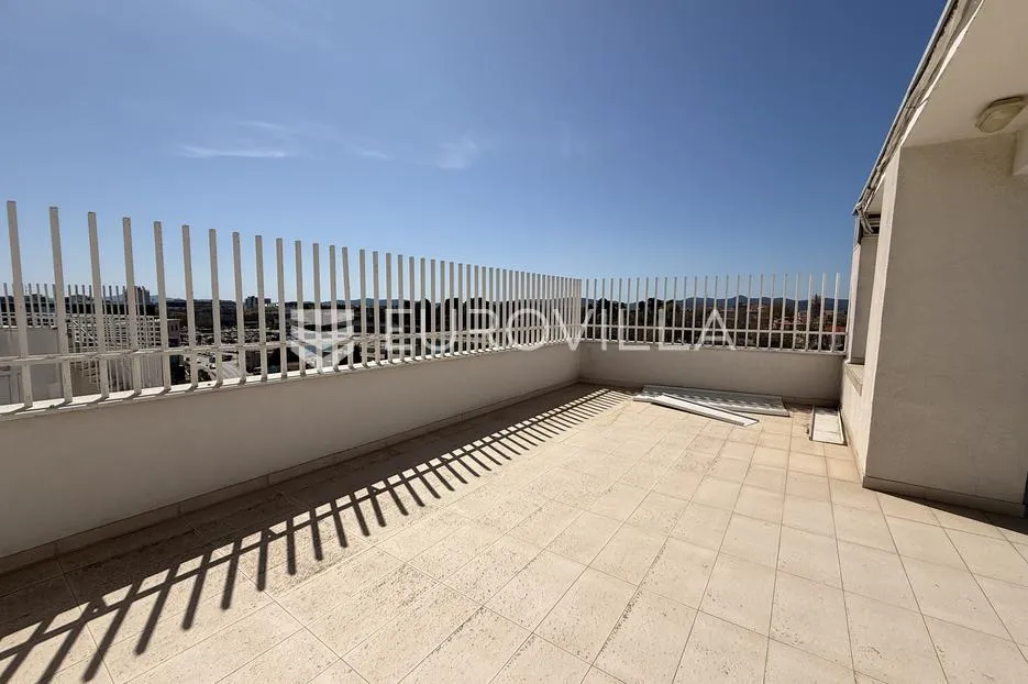 zadar, tiz, ekskluzivan penthouse s panoramskim pogledom na more, terasom, garažnim mjestom - slika 19