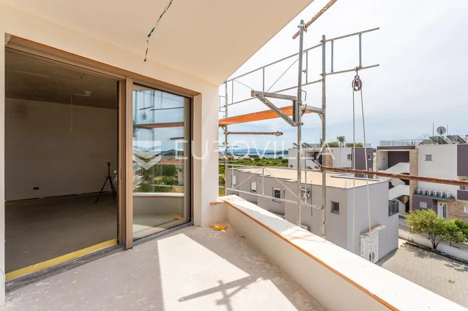 vodice, moderna novogradnja, stan s pogledom na more, 300 m od mora, 2k2 - slika 9