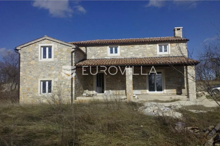Istra, Savičenta okolica, jedinstvena kamena kuća 250m2 s bazenom na osami okružena zelenilom - Boškari