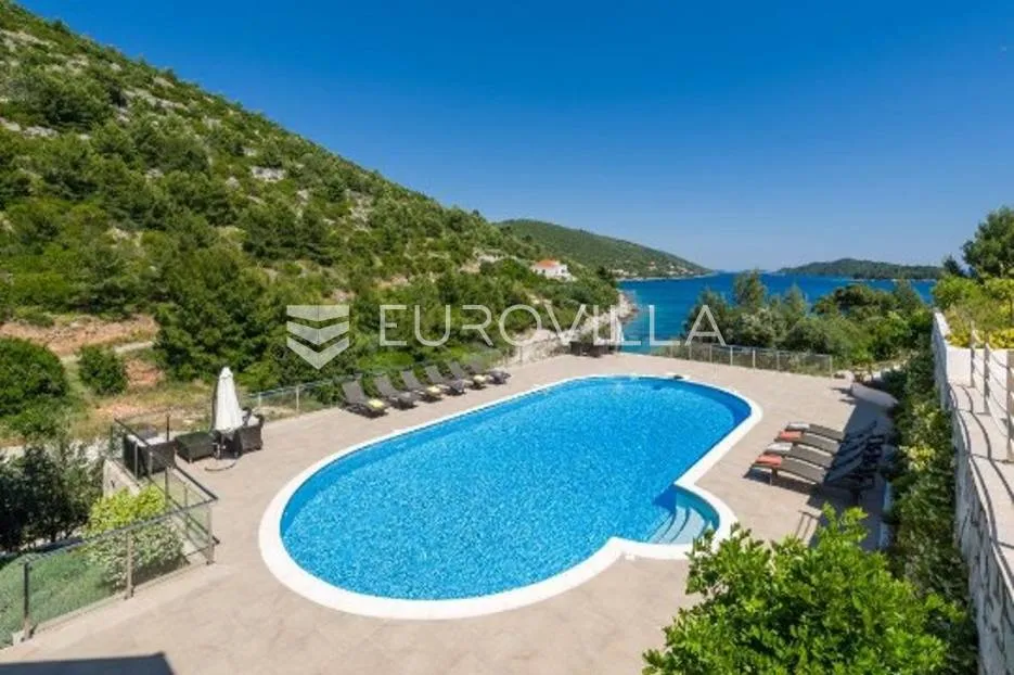 korčula, atraktivna vila prvi red do mora - slika 29